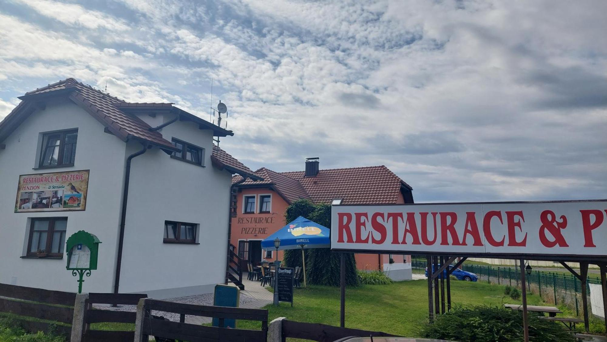 Penzion A Restaurace U Strnada Klatovy Exterior foto