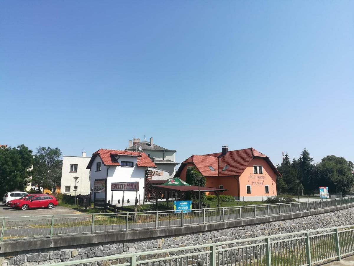 Penzion A Restaurace U Strnada Klatovy Exterior foto